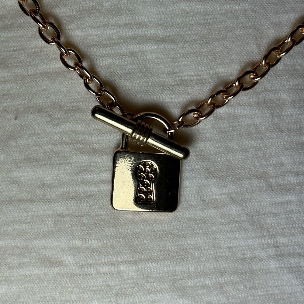 Gold tone Lock shaped necklace